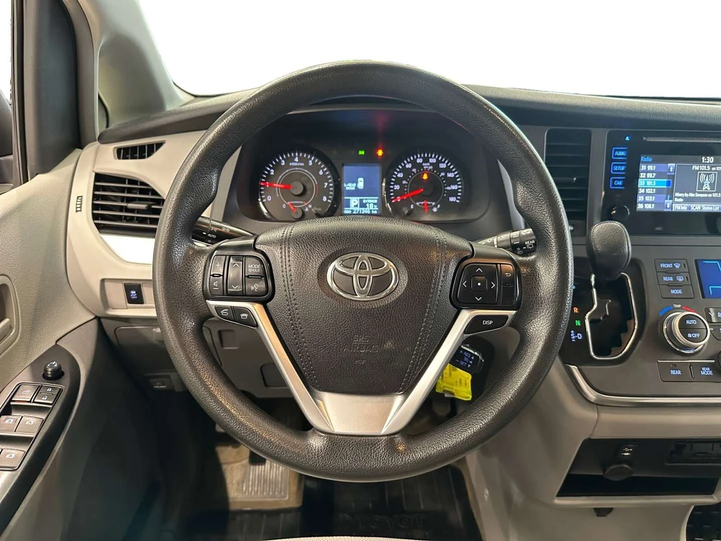 Toyota Sienna, снимка 14 - Автомобили и джипове - 56020370
