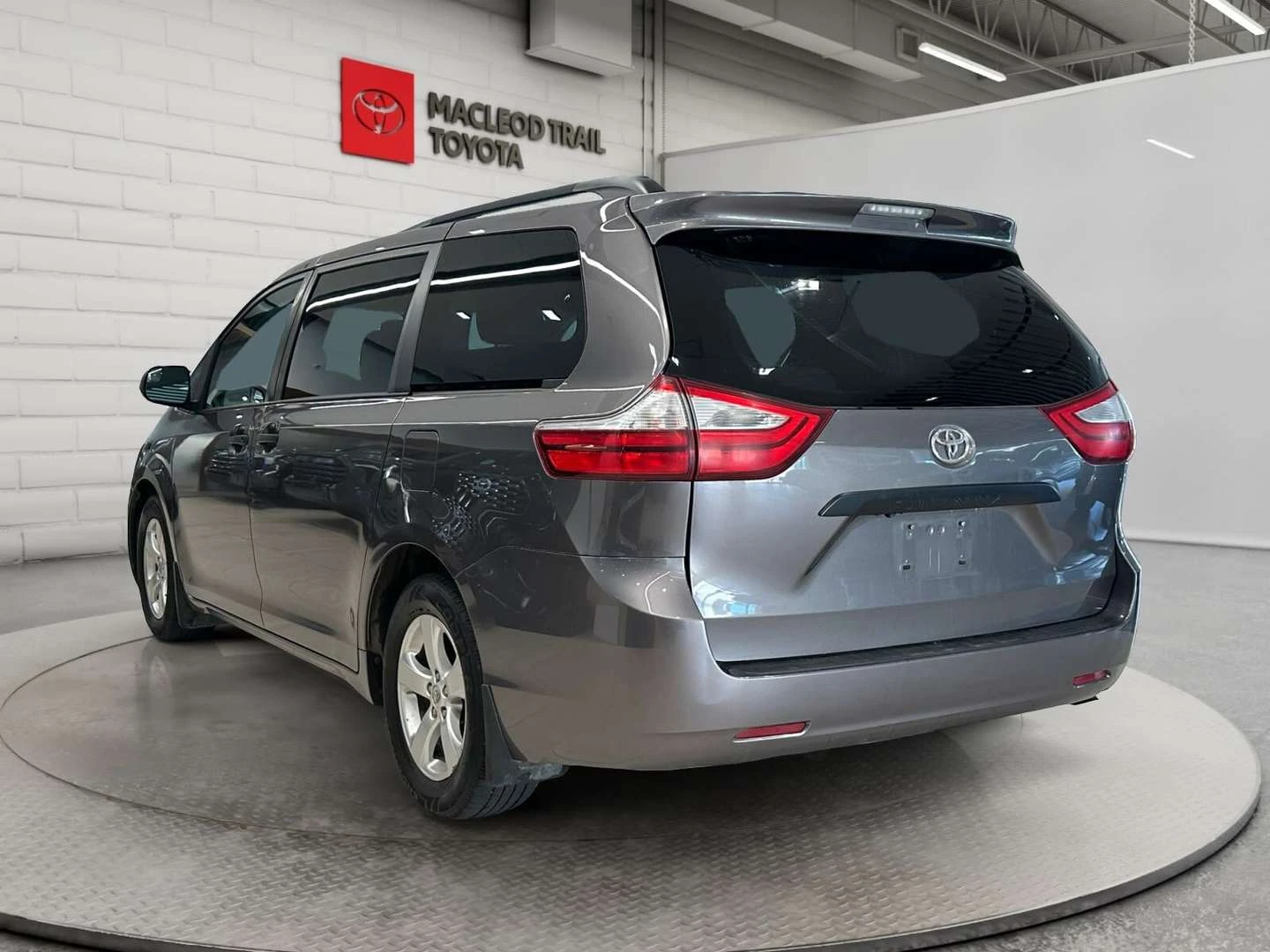 Toyota Sienna, снимка 3 - Автомобили и джипове - 56020370
