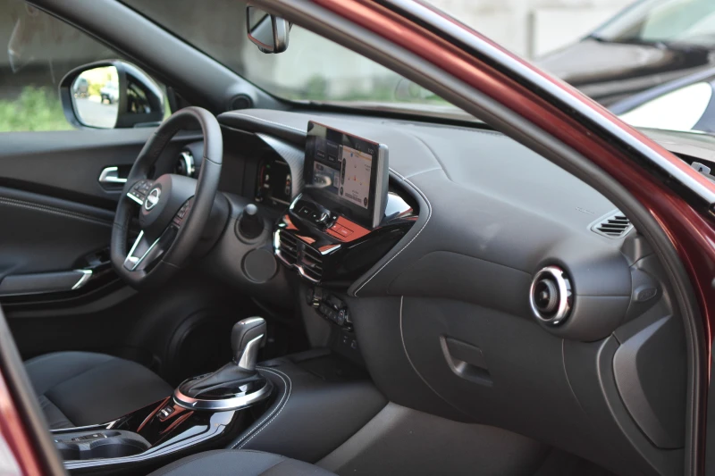 Nissan Juke Tekna 1.6 HEV, снимка 11 - Автомобили и джипове - 50811446
