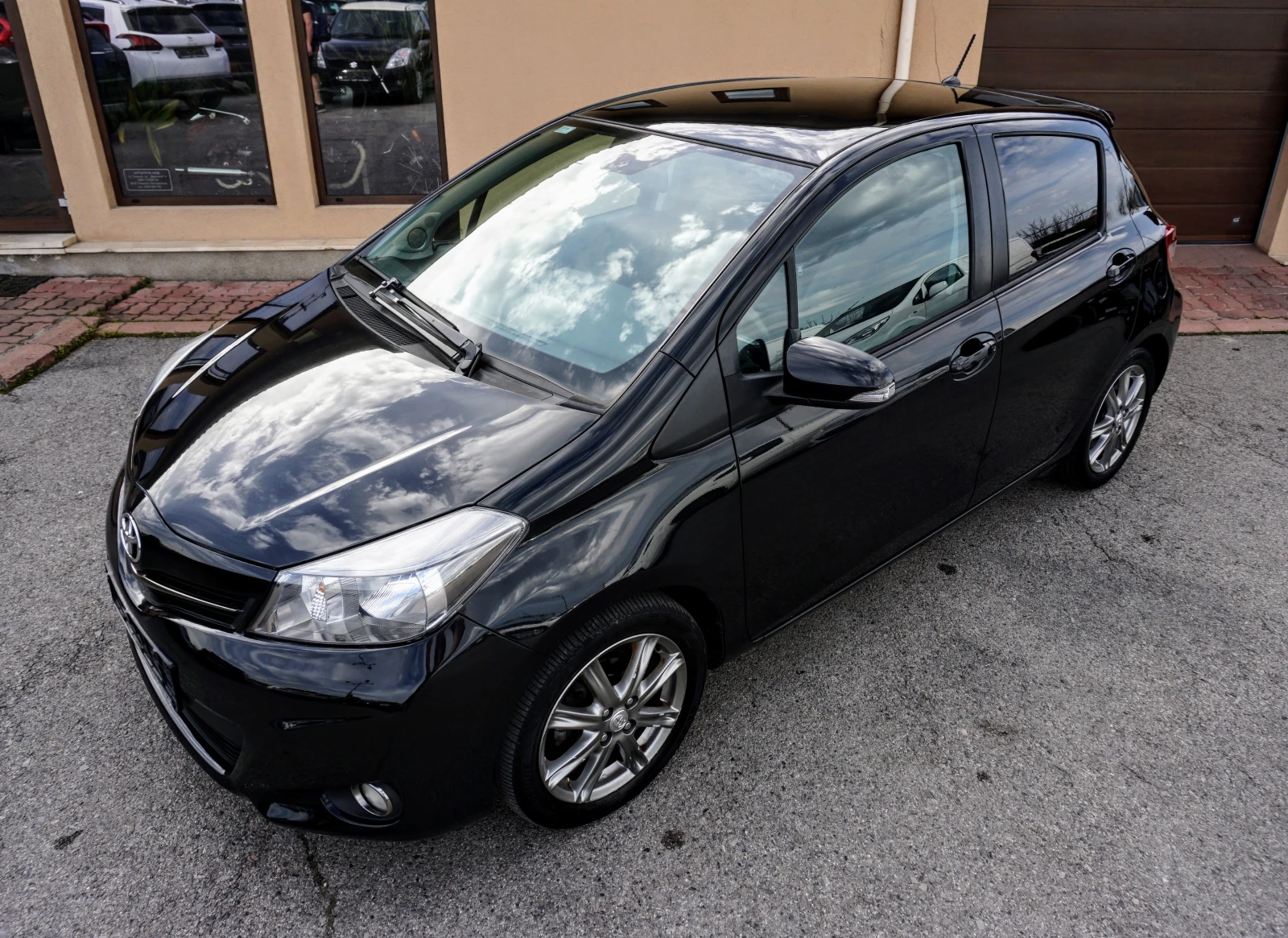 Toyota Yaris 1.3i STYLE  - изображение 2