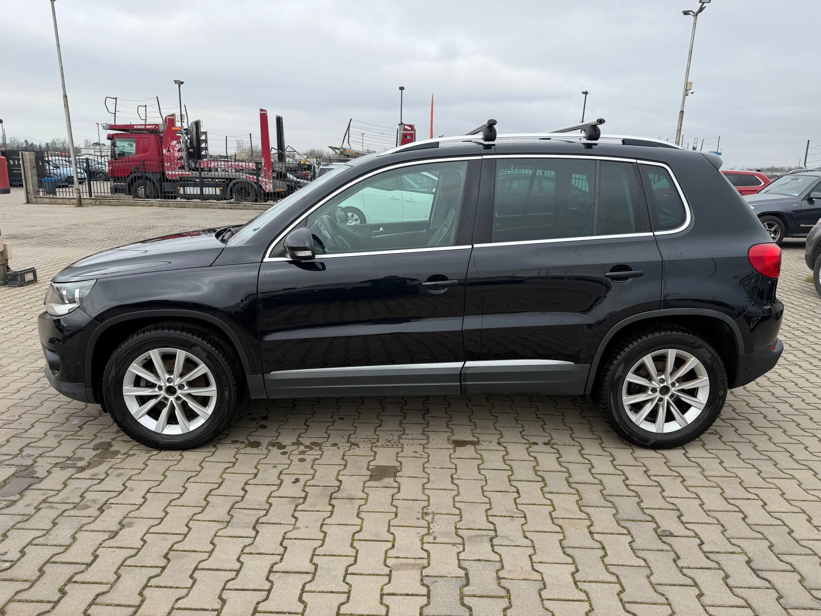 VW Tiguan 2.0TDI , снимка 9 - Автомобили и джипове - 53154674