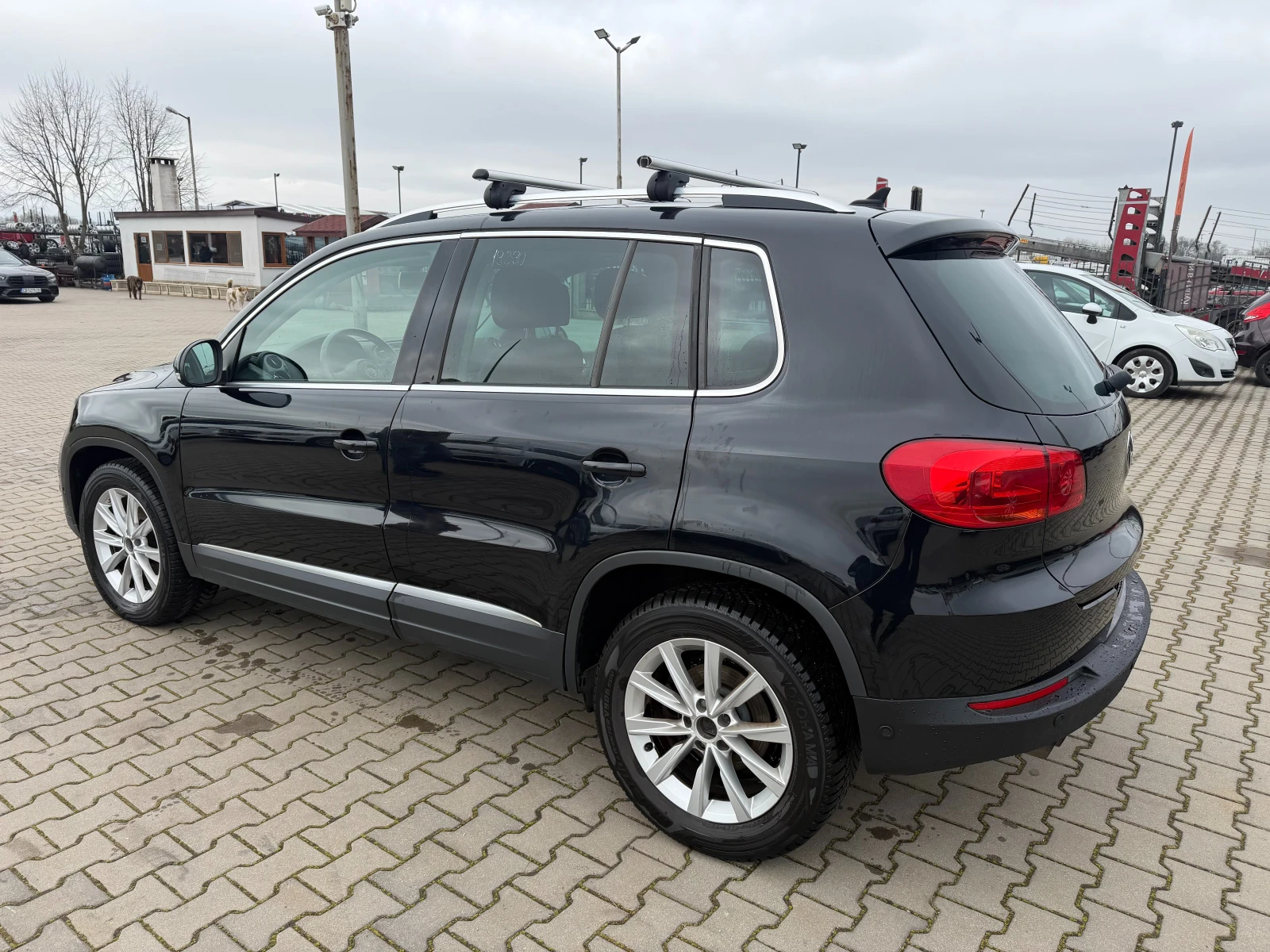 VW Tiguan 2.0TDI , снимка 8 - Автомобили и джипове - 53154674