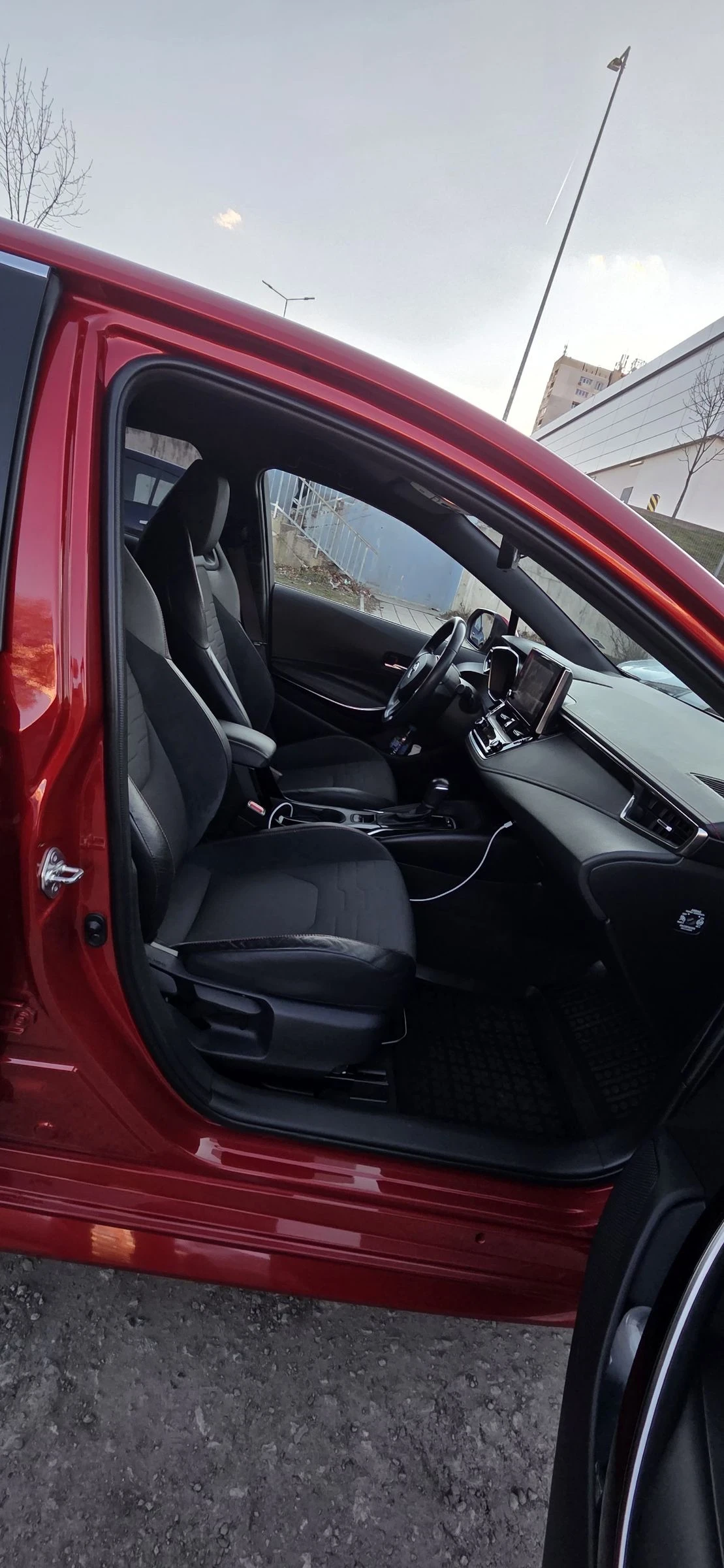 Toyota Corolla HIBRID-LUXURY, снимка 13 - Автомобили и джипове - 53712706