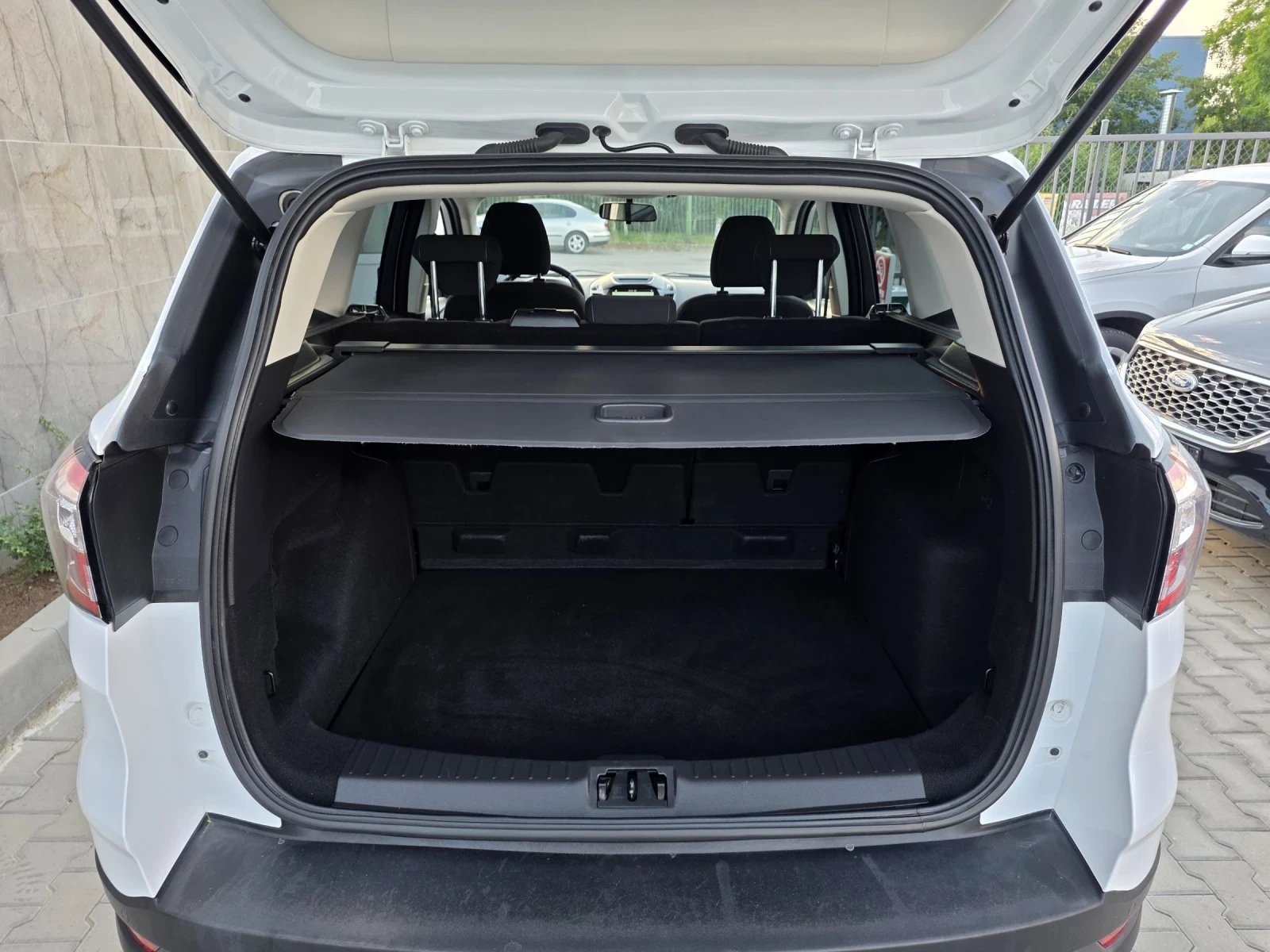 Ford Kuga 2.0d 4x4, снимка 13 - Автомобили и джипове - 55048815