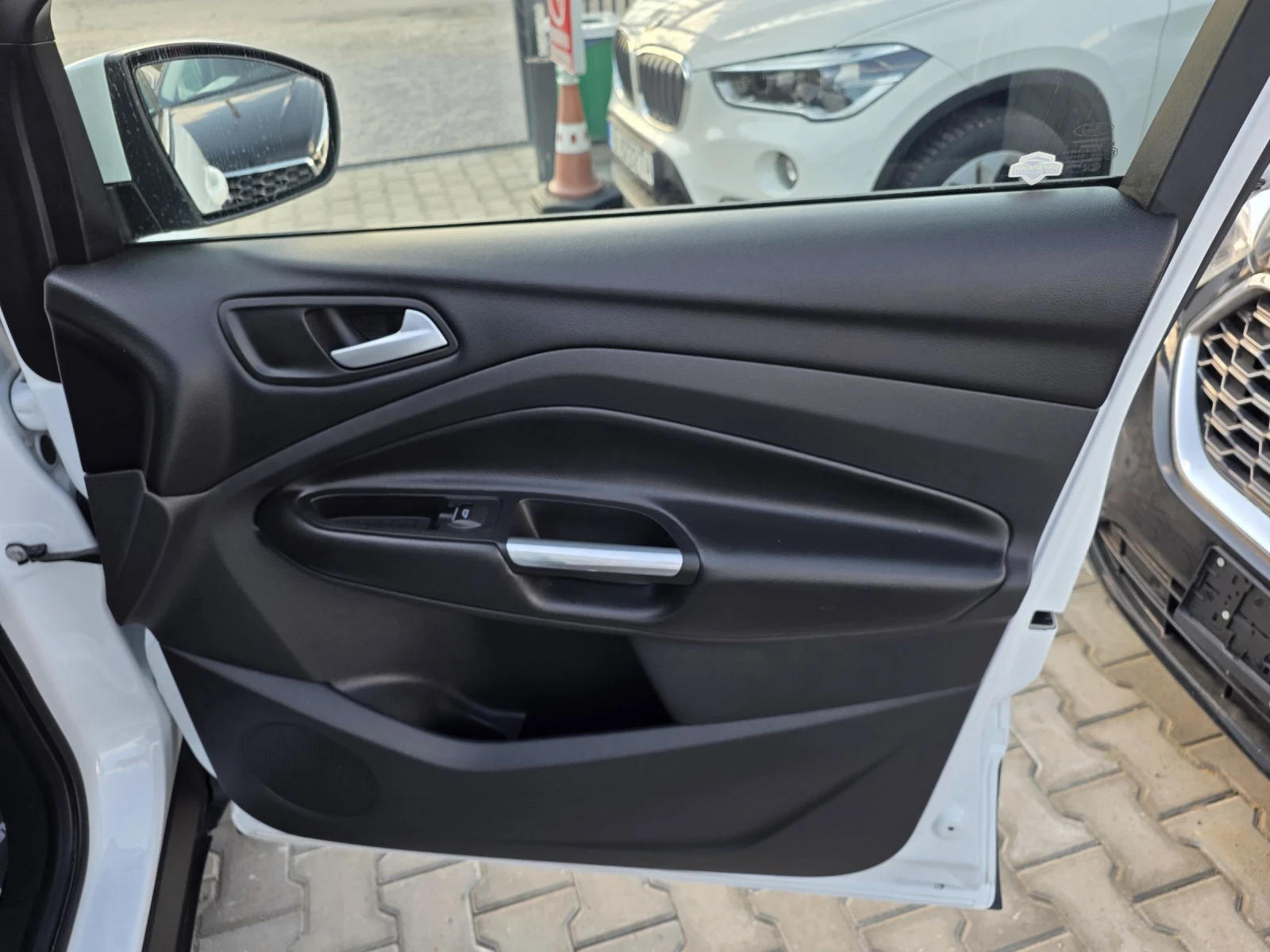 Ford Kuga 2.0d 4x4, снимка 16 - Автомобили и джипове - 55048815