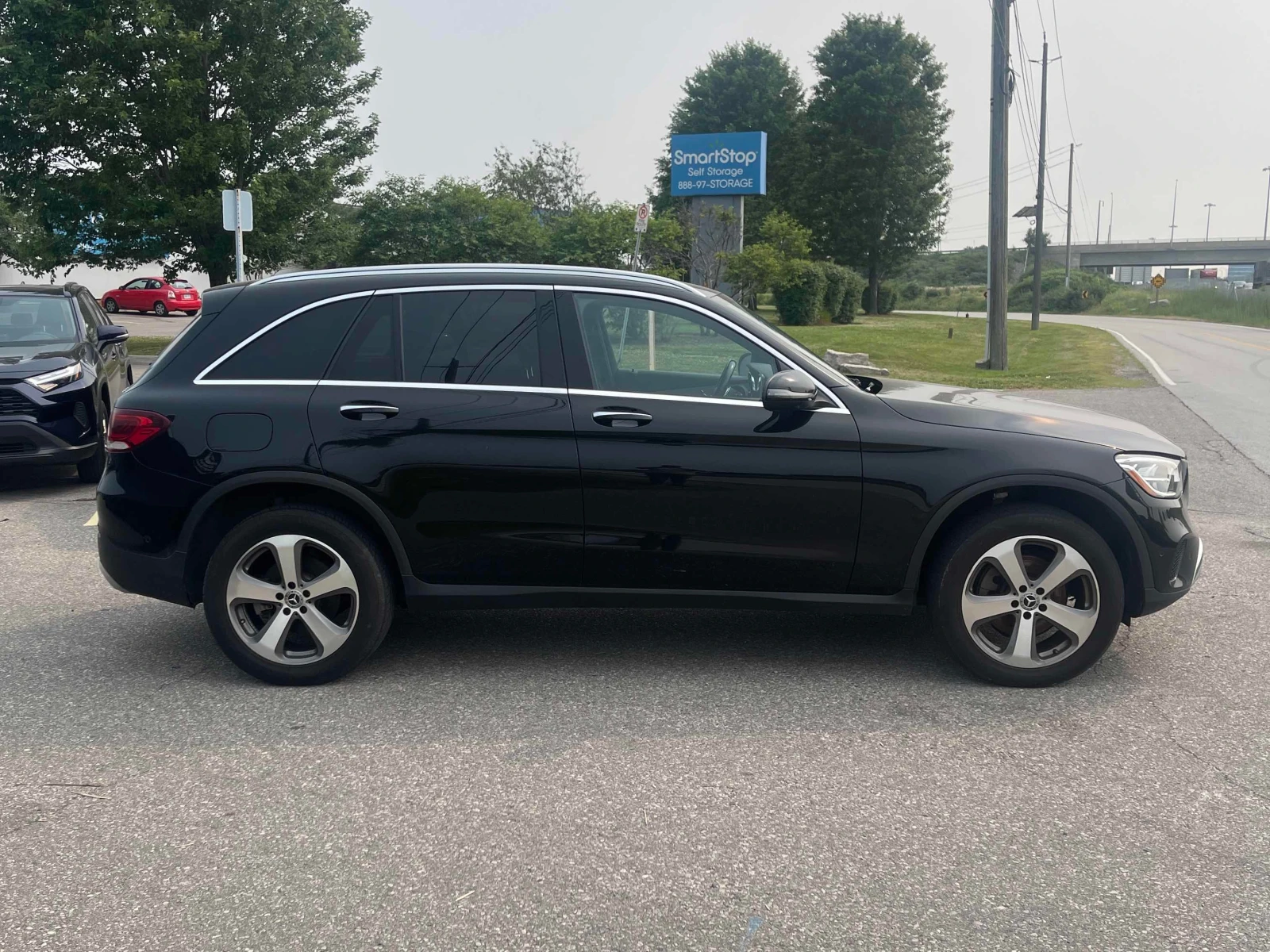 Mercedes-Benz GLC 300 * АВТОКРЕДИТ * ГЛАВНО ПРЕДСТАВИТЕЛСТВО, снимка 4 - Автомобили и джипове - 55884230