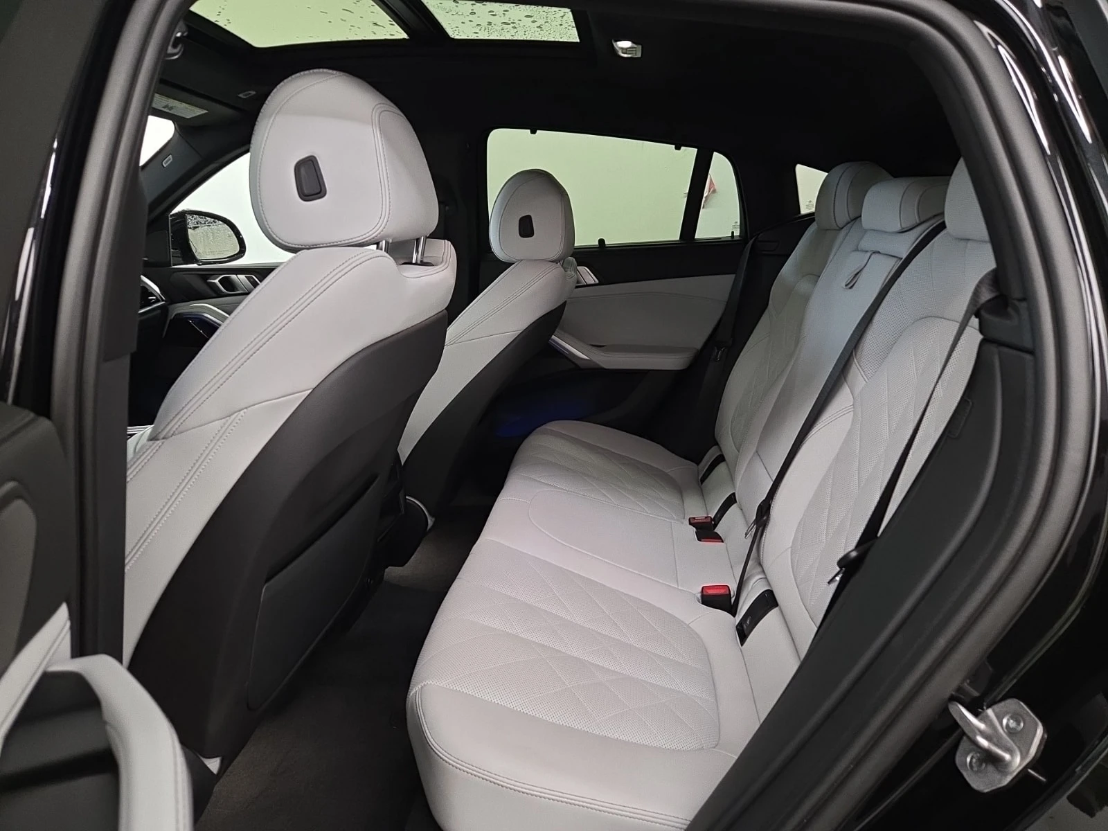 BMW X6 * XDRIVE40I * 2 КЛЮЧА * ДИСТРОНИК * АМБИЕНТНО, снимка 13 - Автомобили и джипове - 56076136