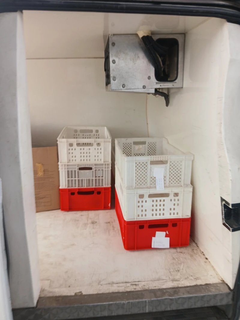 Mercedes-Benz Vito 2.2/110кс/Хладилен, снимка 10 - Бусове и автобуси - 52654395