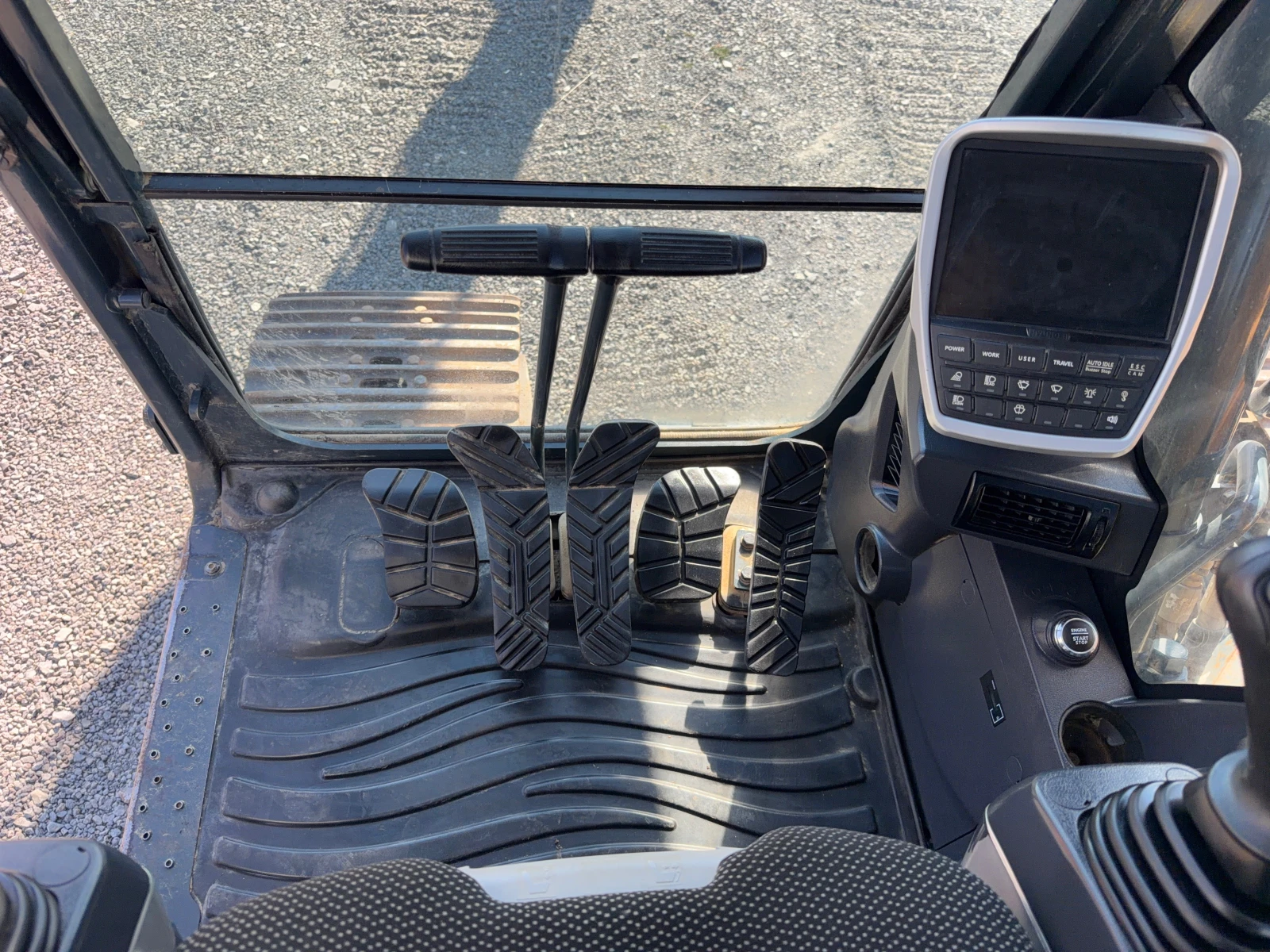 Багер Hyundai HX 220 L С ЧИСТО НОВА КОФА ЛИЗИНГ, снимка 17 - Индустриална техника - 55993387