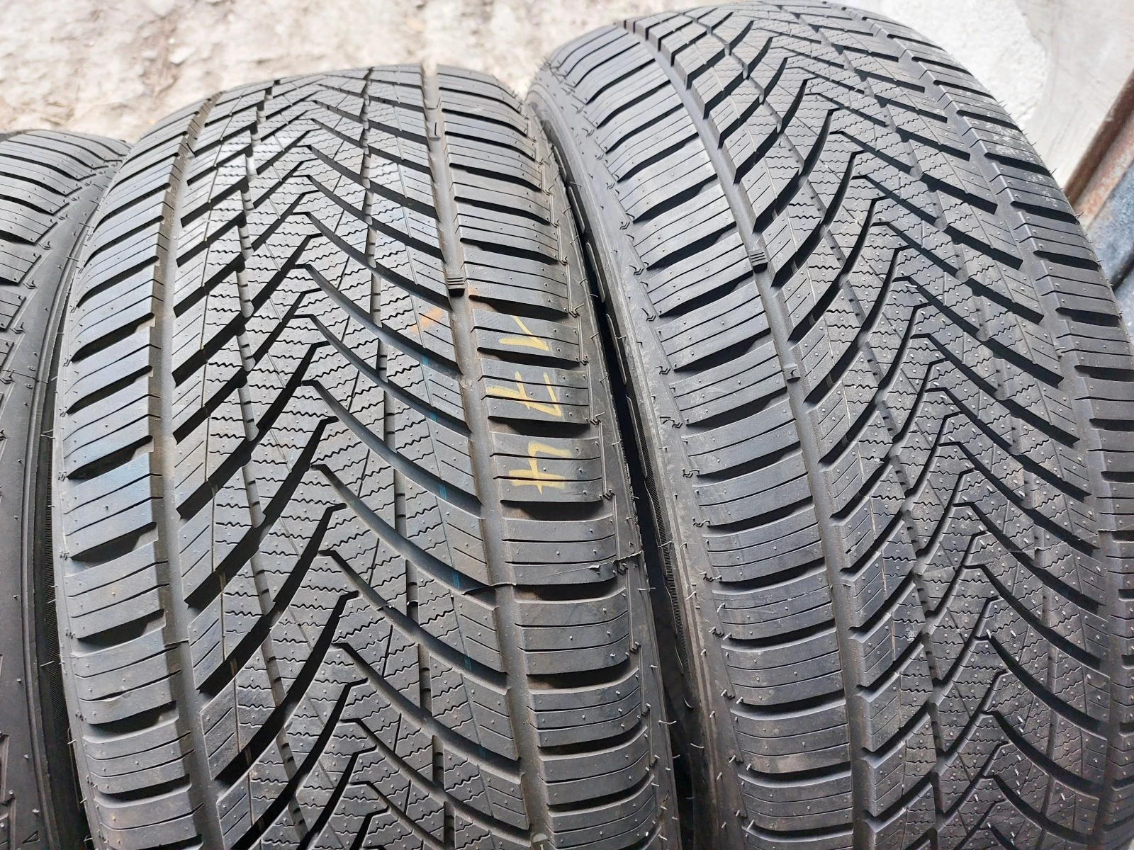 ���� 235/55R17 | Mobile.bg � ����������� 3