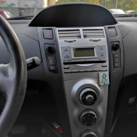 Toyota Yaris 1.3 Автомат, снимка 6