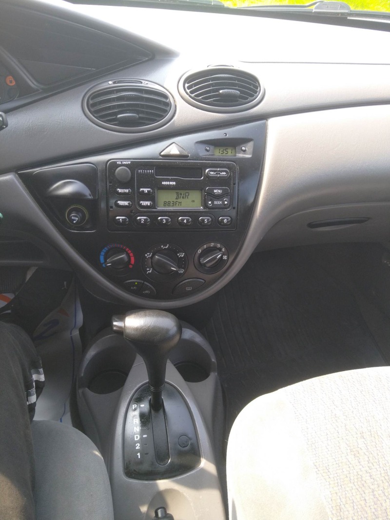 Ford Focus 1.6i klima, снимка 10 - Автомобили и джипове - 46384096