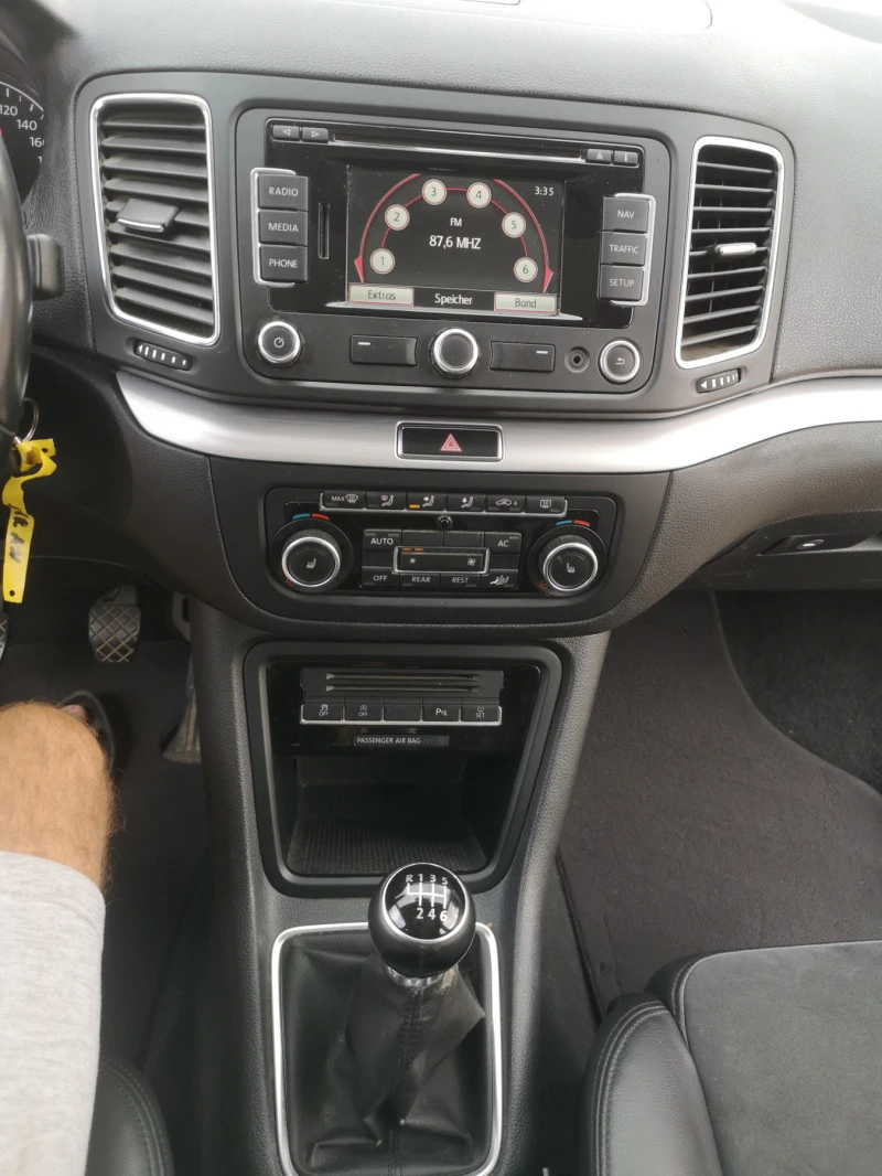 VW Sharan, снимка 15 - Автомобили и джипове - 42241512