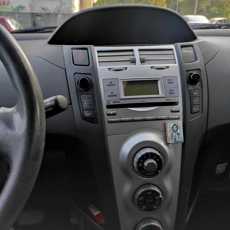 Toyota Yaris 1.3 Автомат, снимка 6 - Автомобили и джипове - 47511094