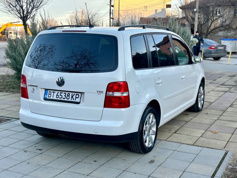 VW Touran 1.9TDI Автоматик, снимка 5 - Автомобили и джипове - 48369536