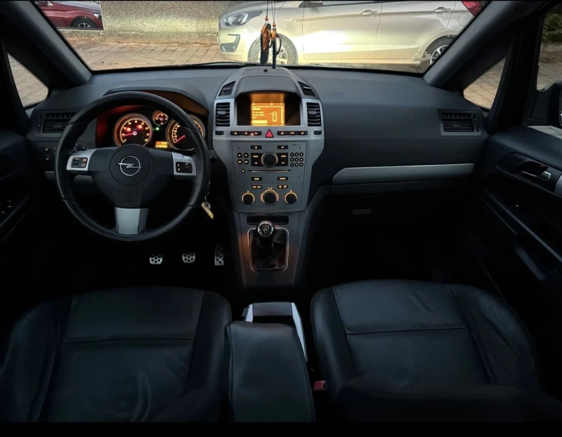 Opel Zafira 1.8 OPC LINE , снимка 9 - Автомобили и джипове - 52309932