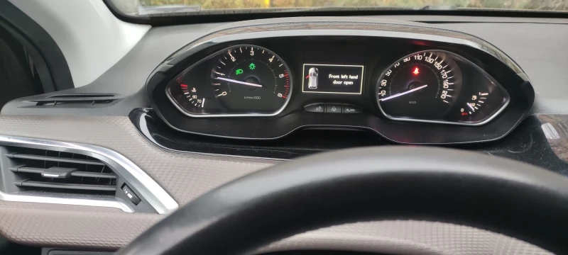Peugeot 2008 1, 6 дизел, 115 к.с. , 6 скорости, снимка 11 - Автомобили и джипове - 52664054