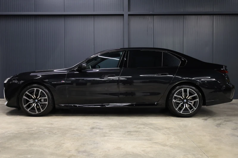 BMW 740 M SPORT* XDRIVE* CRYSTAL LIGHTS* OPEN SKY* HEAD UP, снимка 3 - Автомобили и джипове - 53293528