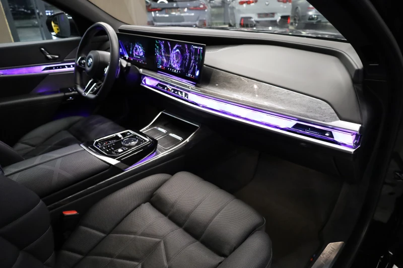 BMW 740 M SPORT* XDRIVE* CRYSTAL LIGHTS* OPEN SKY* HEAD UP, снимка 14 - Автомобили и джипове - 53293528