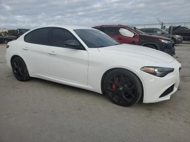 Alfa Romeo Giulia 2.0/4х4/Цена до България, снимка 1 - Автомобили и джипове - 48611880