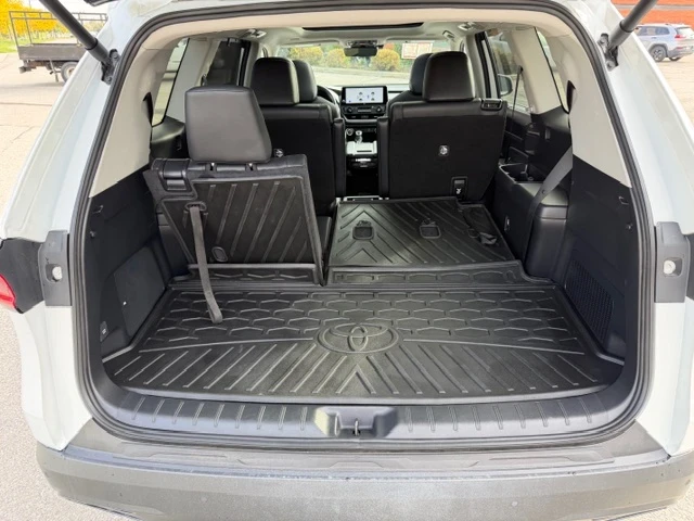 Toyota Grand Highlander 4X4* * CARFAX * * АВТО КРЕДИТ * * , снимка 12 - Автомобили и джипове - 53363192