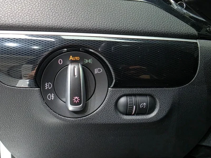 VW Jetta 2.0 Tdi Bluemotion Premium 6Th Generation | Mobile.bg � ����������� 17