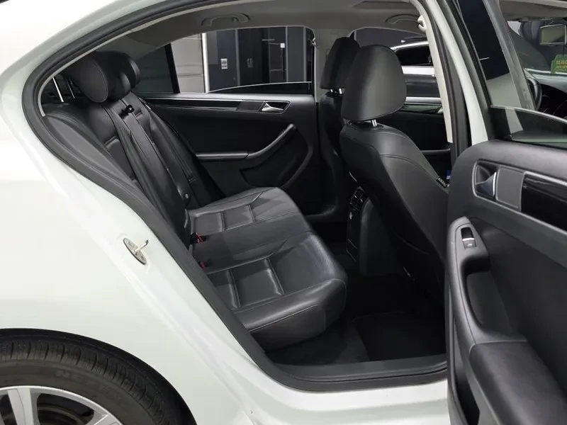 VW Jetta 2.0 Tdi Bluemotion Premium 6Th Generation | Mobile.bg � ����������� 11