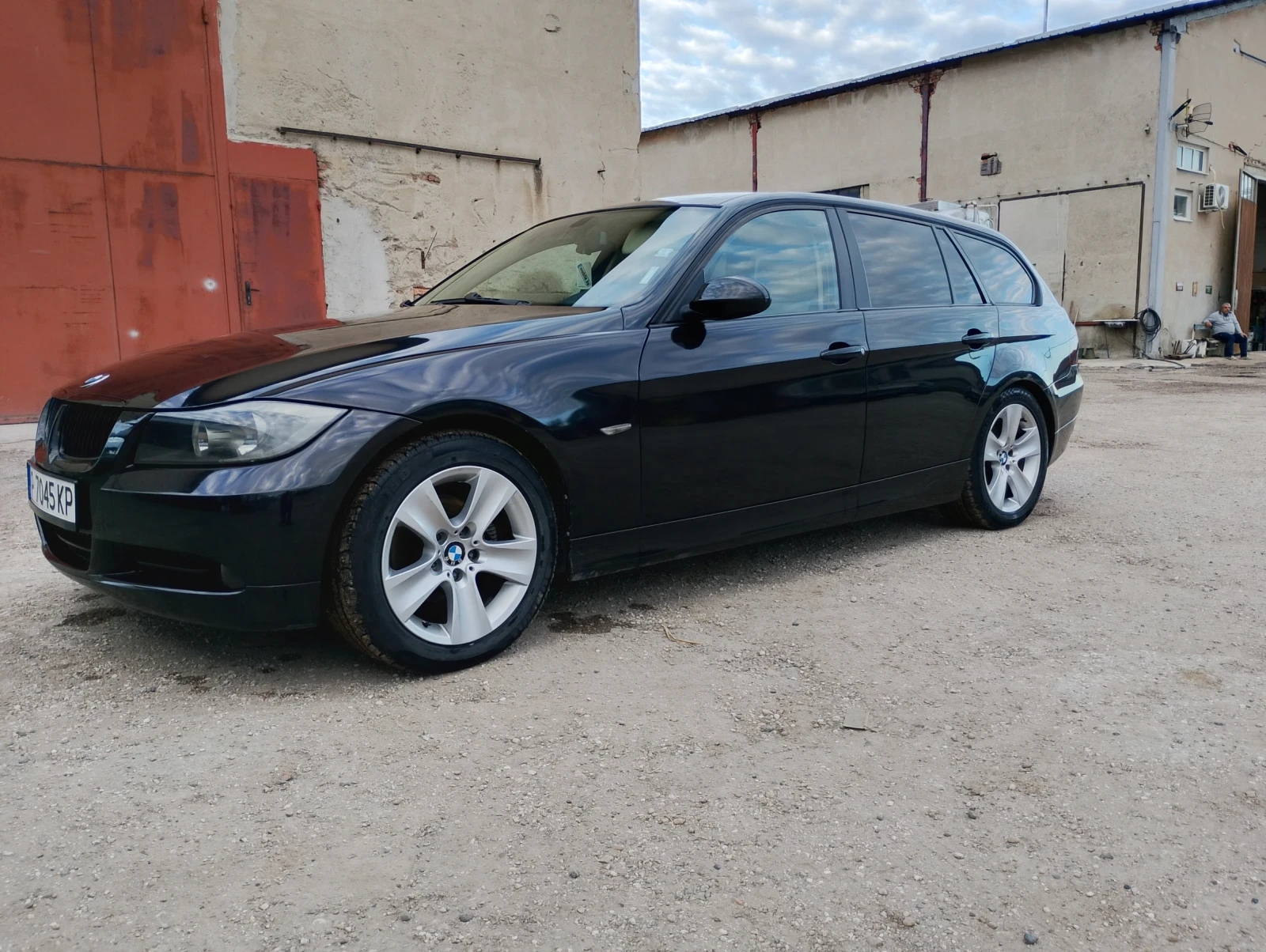 BMW 320 2.0, снимка 2 - Автомобили и джипове - 52728480