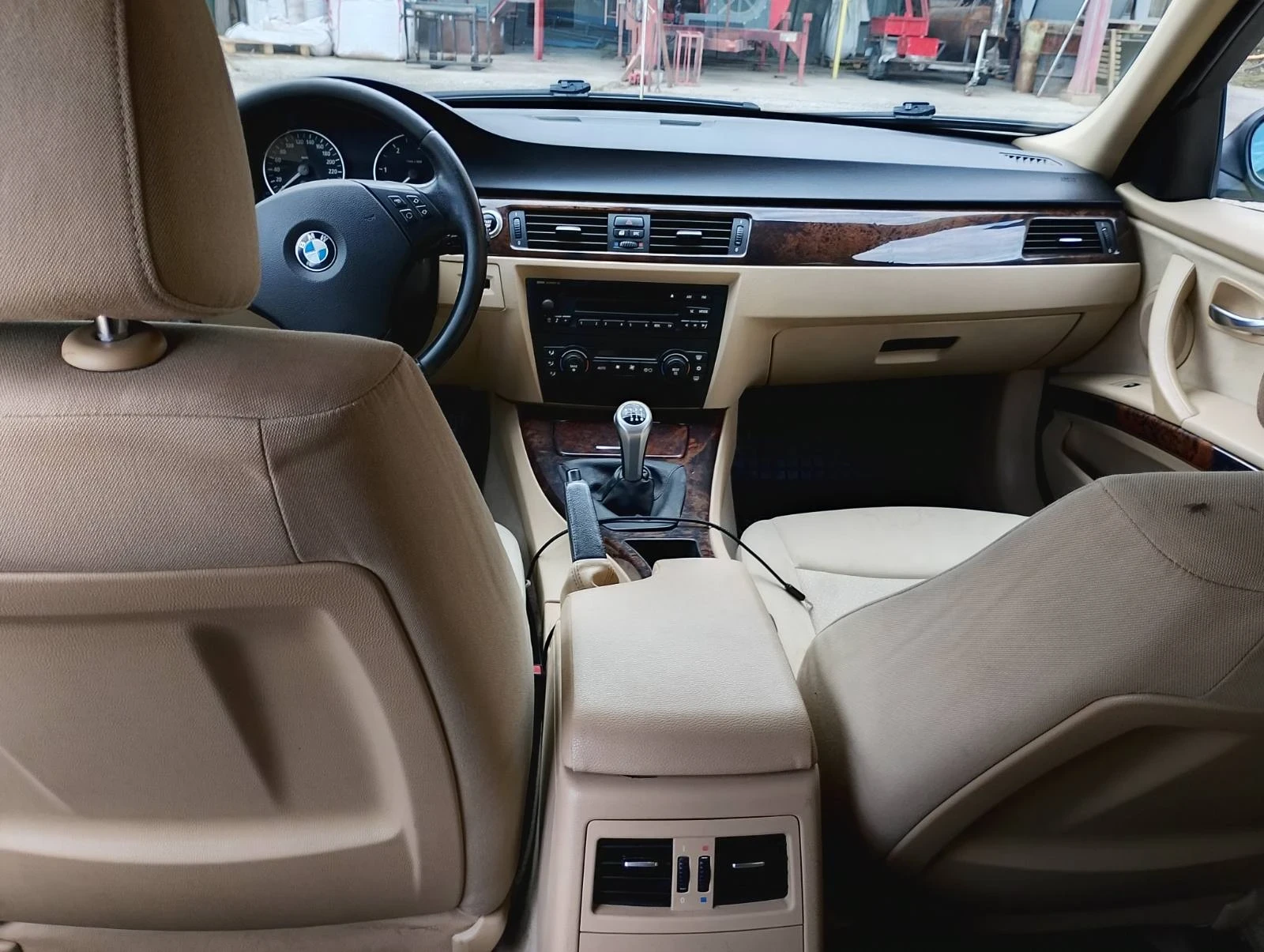 BMW 320 2.0 - изображение 6