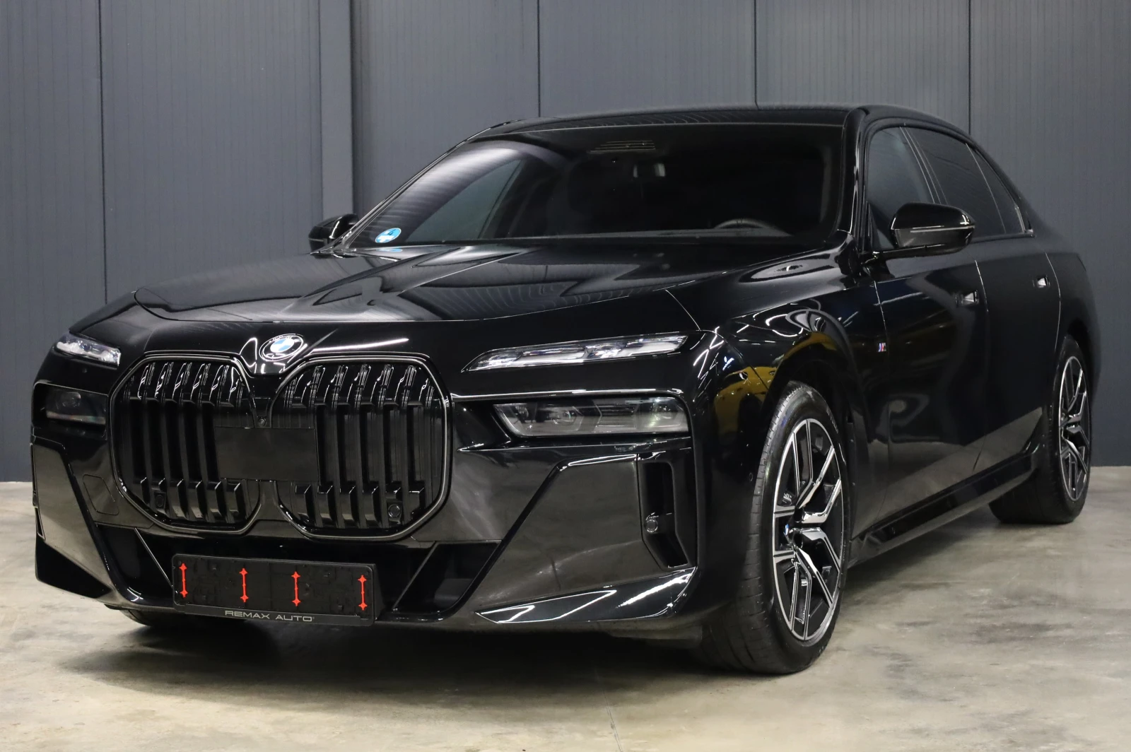 BMW 740 M SPORT* XDRIVE* CRYSTAL LIGHTS* OPEN SKY* HEAD UP - изображение 5