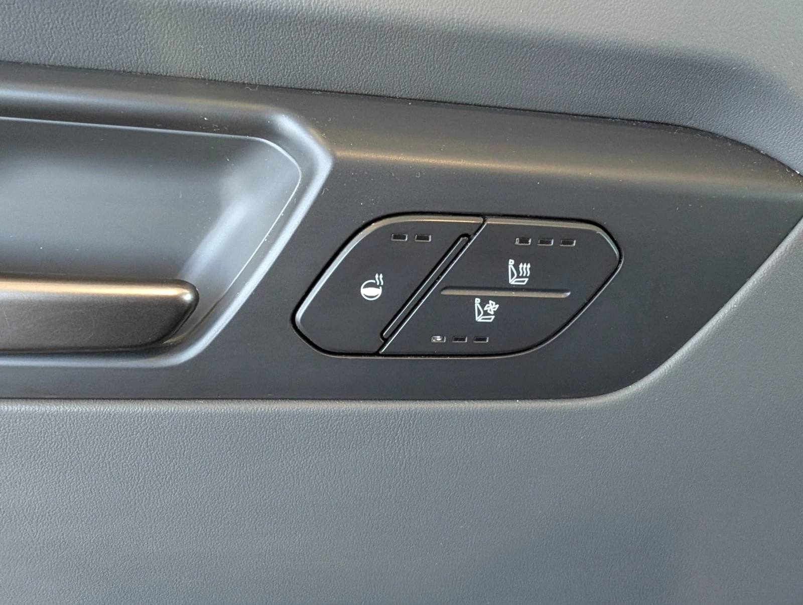 Kia EV9 WIND PA* ПОДГРЕВИ* ОБДУХВАНЕ* 3ТИ РЕД СЕДАЛКИ, снимка 10 - Автомобили и джипове - 54005744