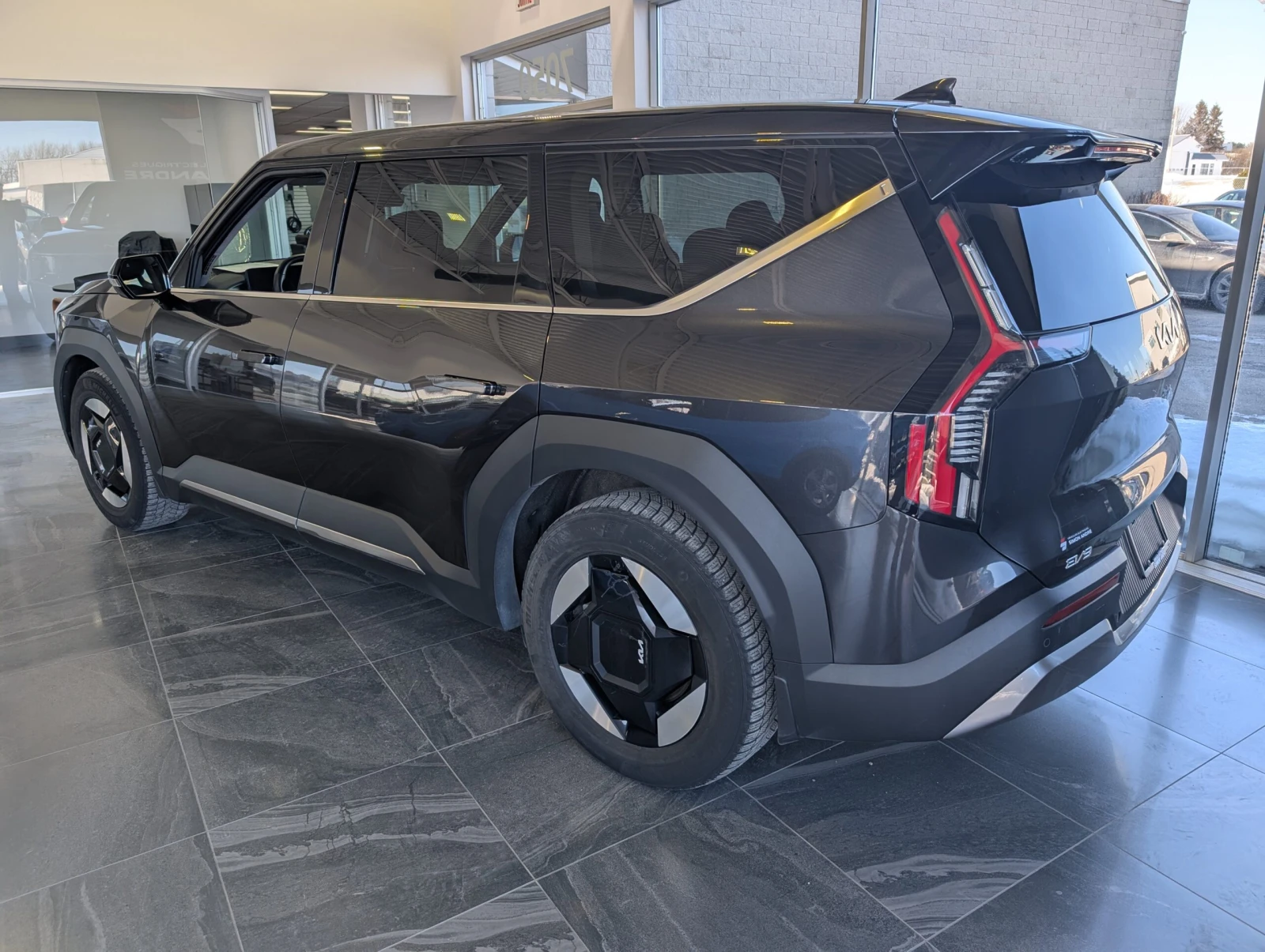 Kia EV9 WIND PA* ПОДГРЕВИ* ОБДУХВАНЕ* 3ТИ РЕД СЕДАЛКИ, снимка 6 - Автомобили и джипове - 54005744