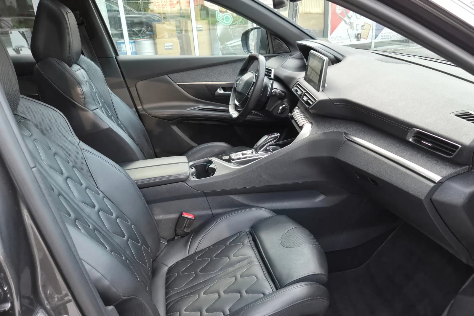 Peugeot 3008 1.6 Blue-HDi /AUTOMATIC / МАСАЖ /ПАНОРАМА /КОЖА, снимка 8 - Автомобили и джипове - 54129663