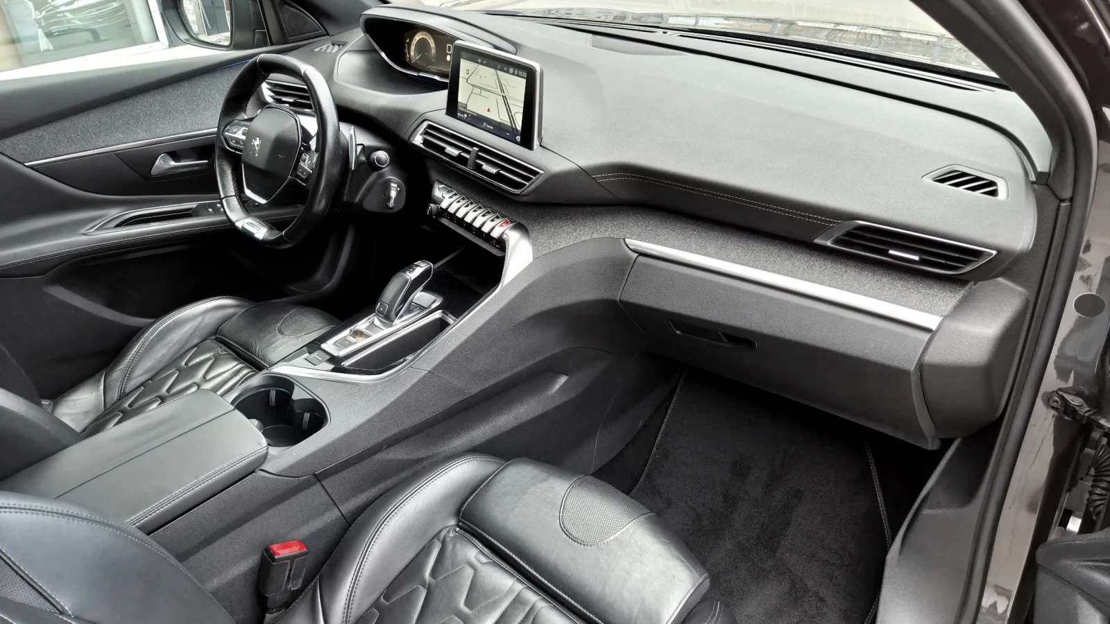 Peugeot 3008 1.6 Blue-HDi /AUTOMATIC / МАСАЖ /ПАНОРАМА /КОЖА, снимка 11 - Автомобили и джипове - 54047065