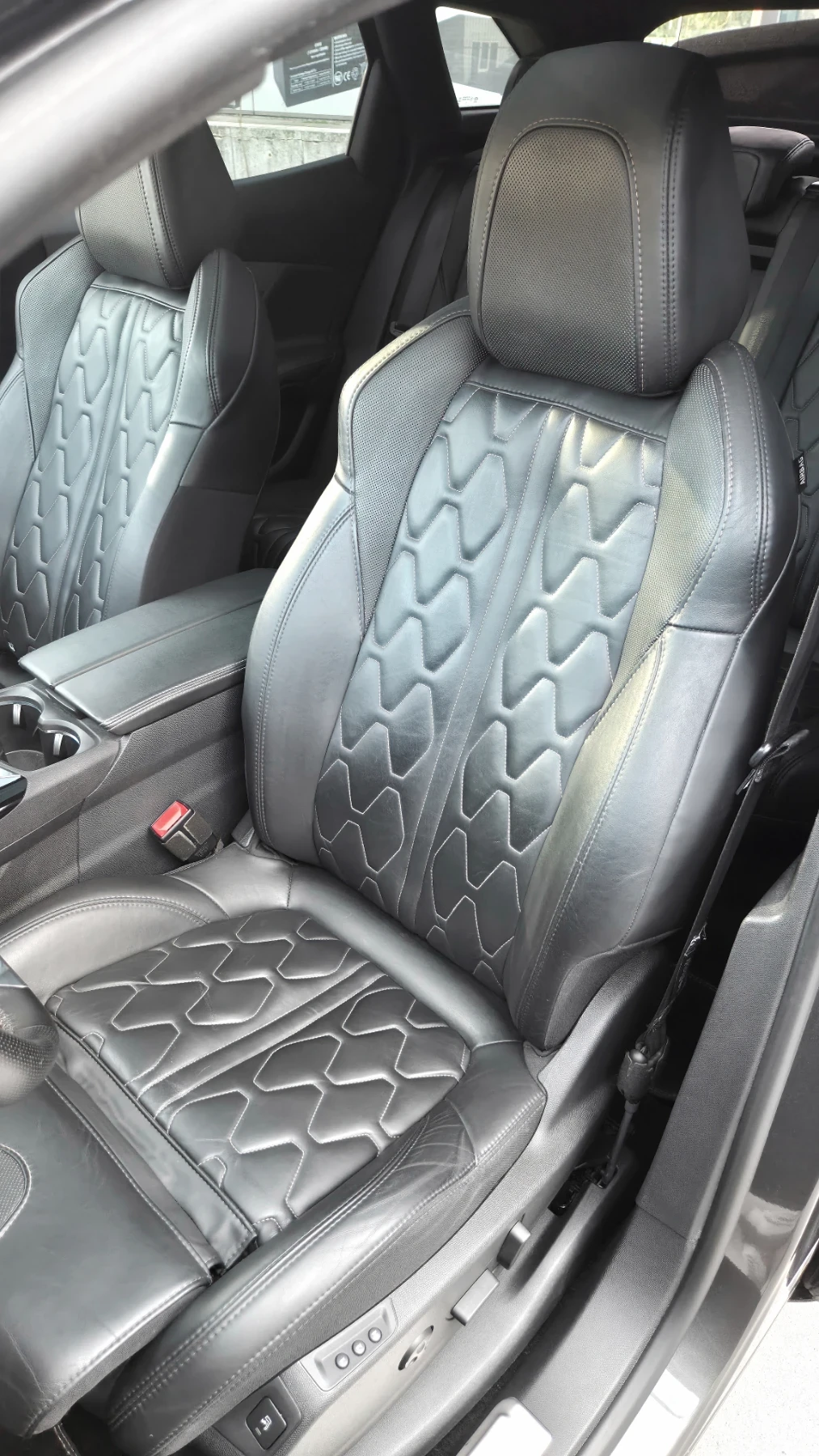 Peugeot 3008 1.6 Blue-HDi /AUTOMATIC / МАСАЖ /ПАНОРАМА /КОЖА, снимка 11 - Автомобили и джипове - 54129663