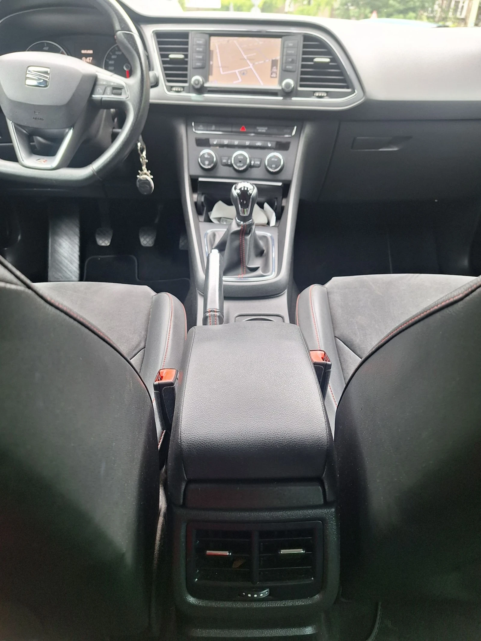 Seat Leon 2.0TDI, снимка 14 - Автомобили и джипове - 54649681