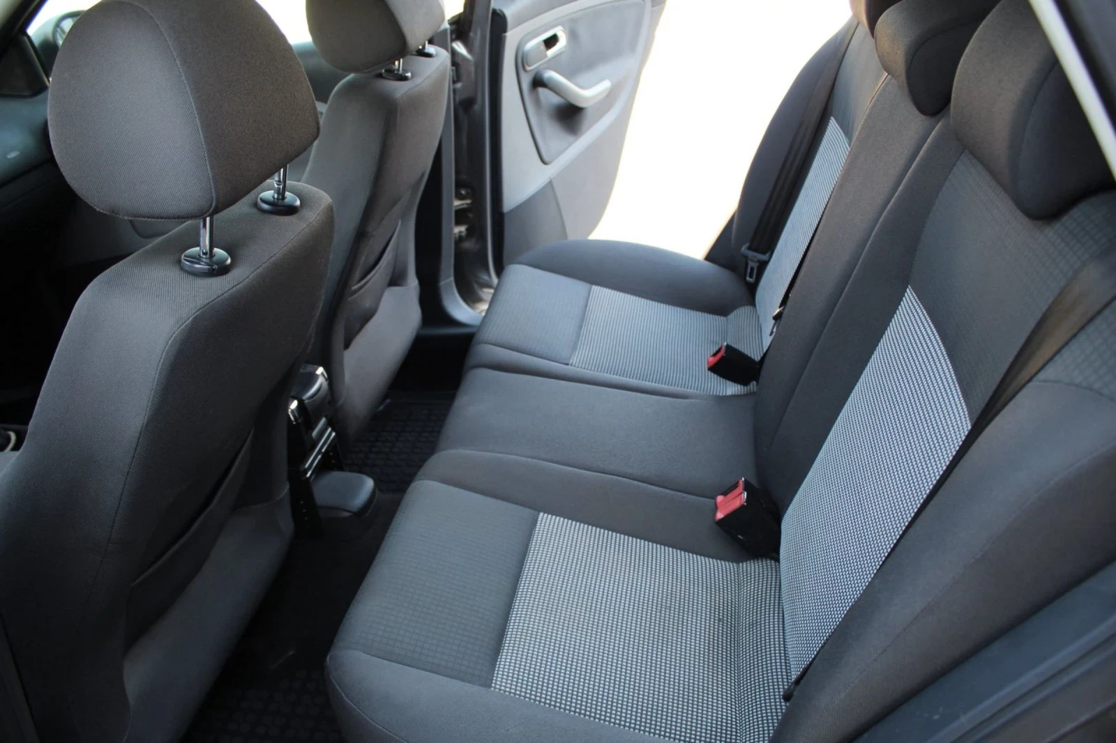 Seat Ibiza, снимка 8 - Автомобили и джипове - 55304492