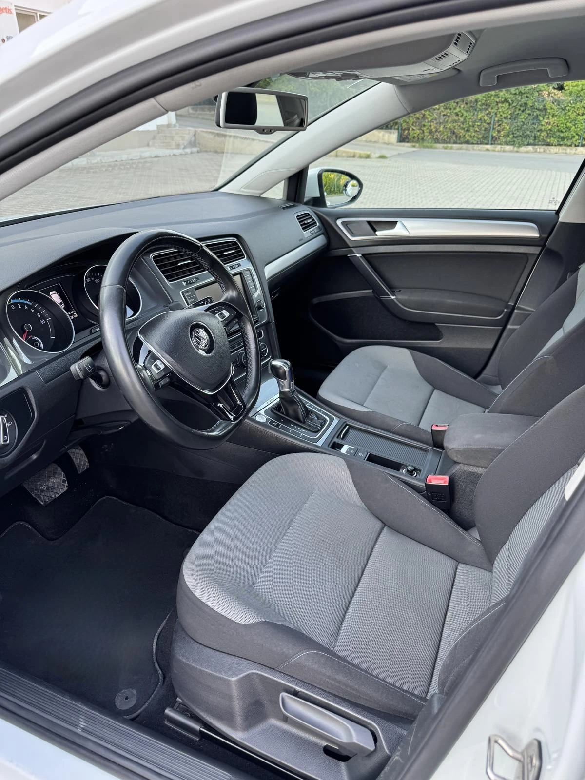 VW Golf e-Golf, снимка 11 - Автомобили и джипове - 55334608
