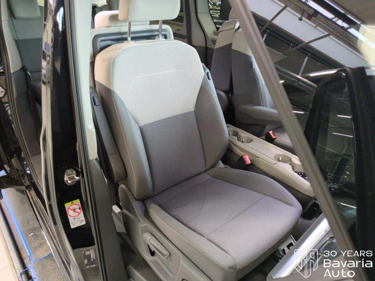 VW Multivan Life long DSG Easy Open Basic, снимка 8 - Автомобили и джипове - 55412402