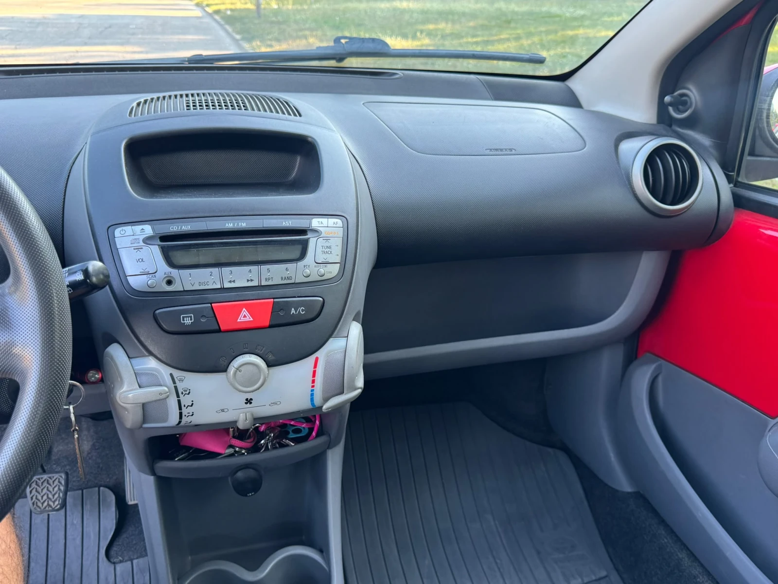 Toyota Aygo 1.0, снимка 15 - Автомобили и джипове - 55777587