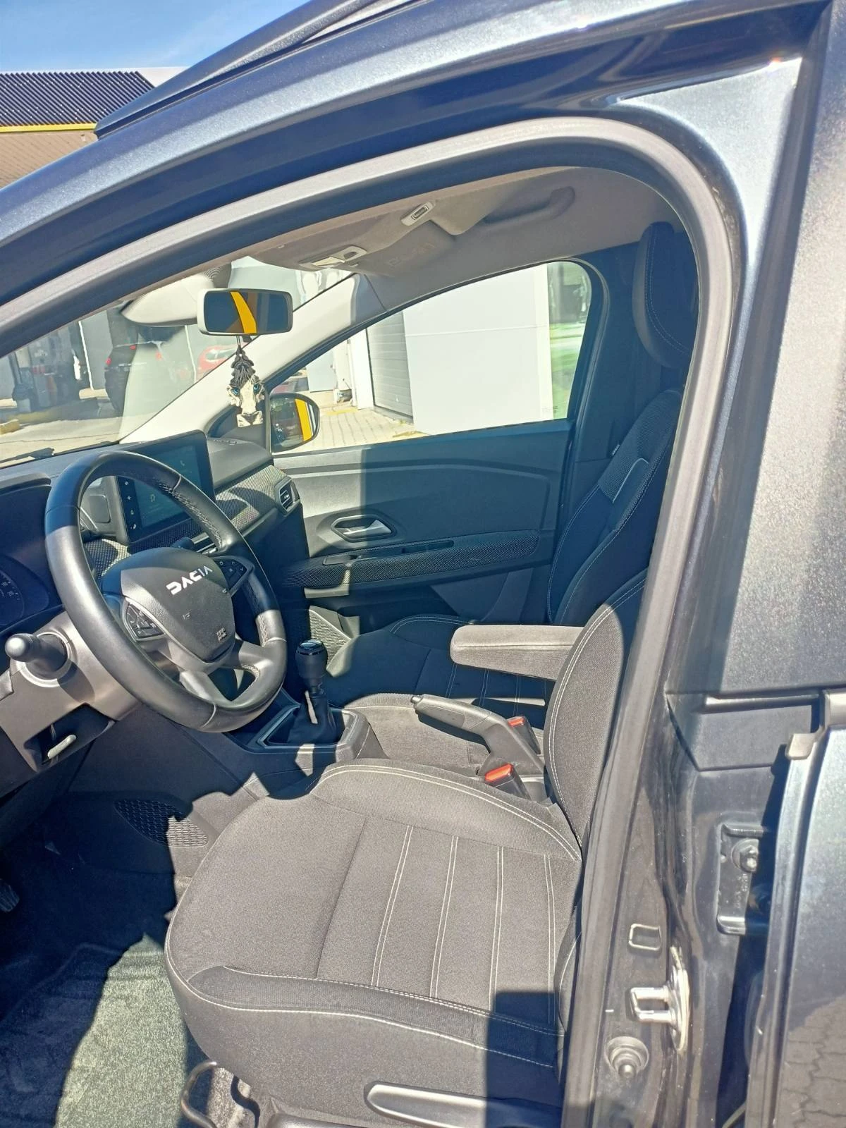 Dacia Jogger 1.0TCe EcoG 6+ 1м ГАЗ, снимка 7 - Автомобили и джипове - 56326073