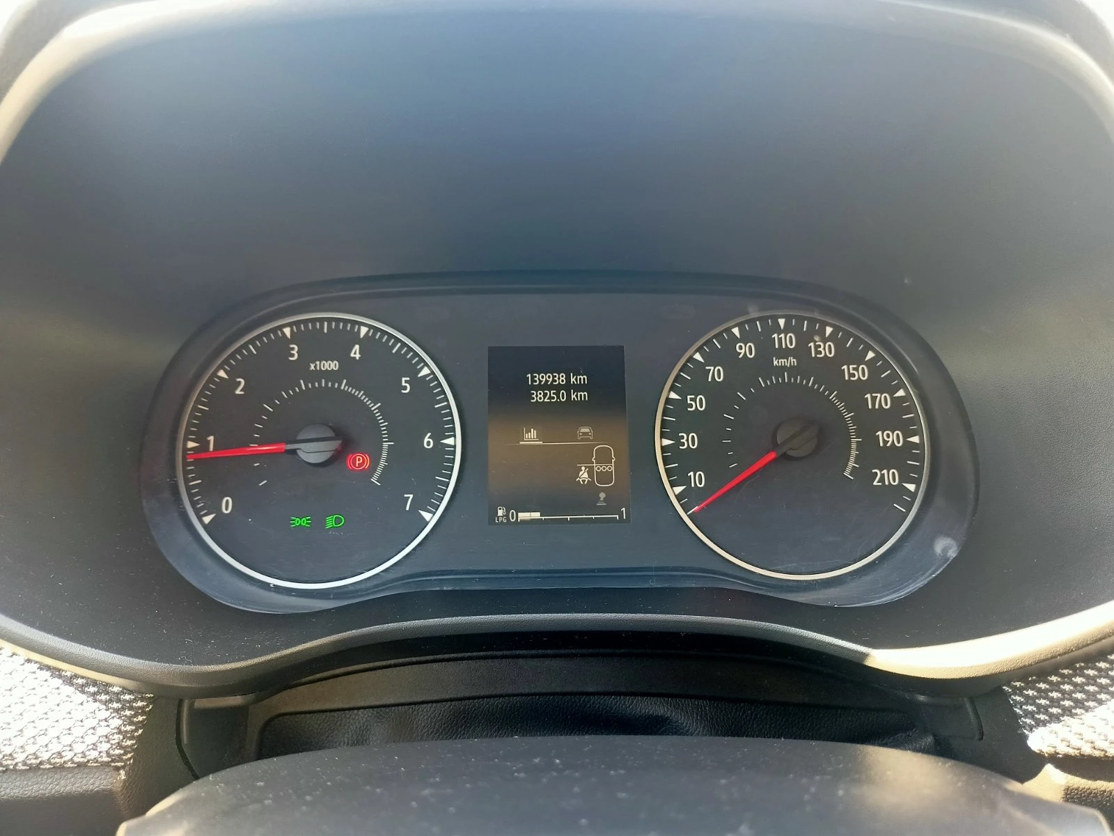 Dacia Jogger 1.0TCe EcoG 6+ 1м ГАЗ, снимка 10 - Автомобили и джипове - 56326073