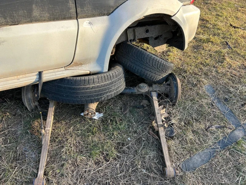 Suzuki Jimny 1.3, снимка 9 - Автомобили и джипове - 53247414