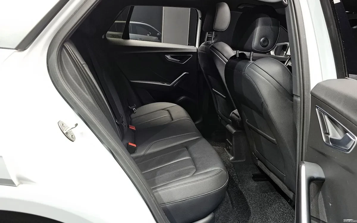 Audi Q2 35 TDI Premium, снимка 11 - Автомобили и джипове - 54765820