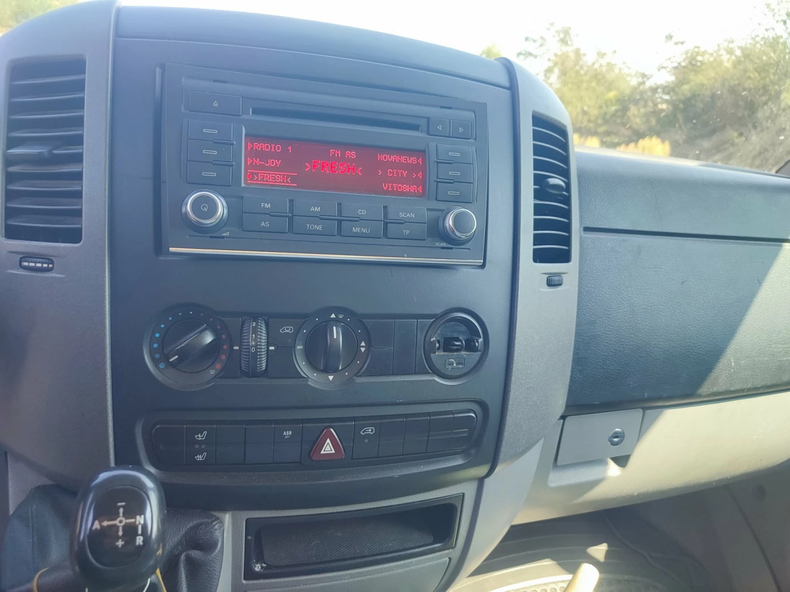 VW Crafter, снимка 4 - Бусове и автобуси - 56196186