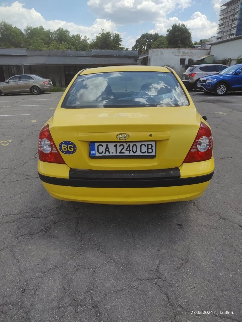 Hyundai Elantra 1.6 Бензин, снимка 4 - Автомобили и джипове - 47752067