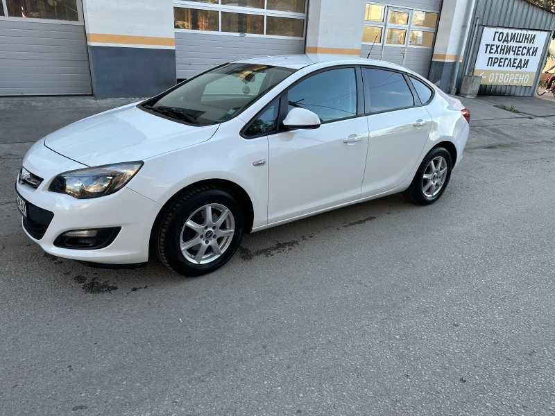 Opel Astra 1.6 CDTI, снимка 6 - Автомобили и джипове - 47357744