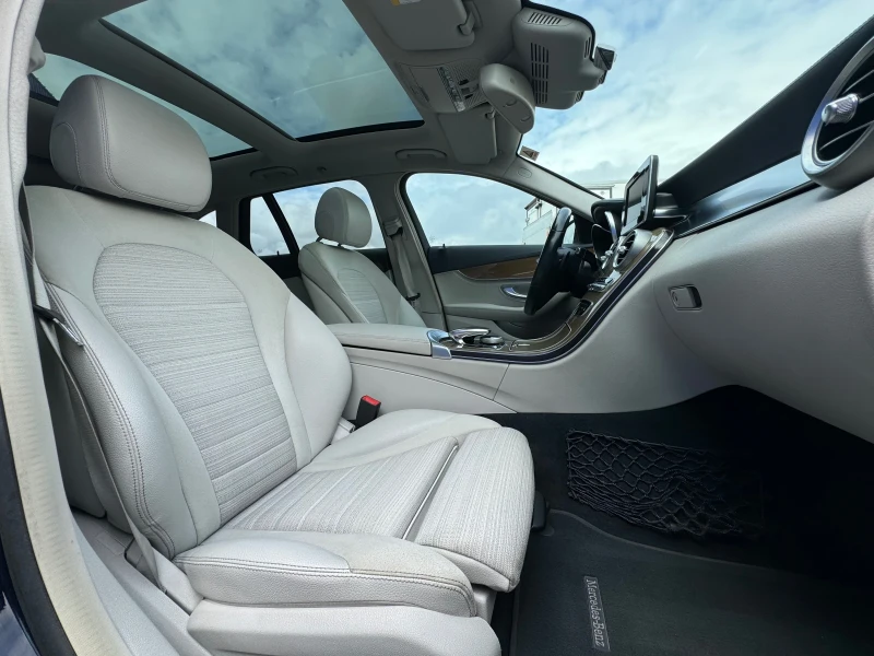 Mercedes-Benz C 220 2.2CDI Exclusive/DistronicPlus/Panorama/LED, снимка 12 - Автомобили и джипове - 52205199