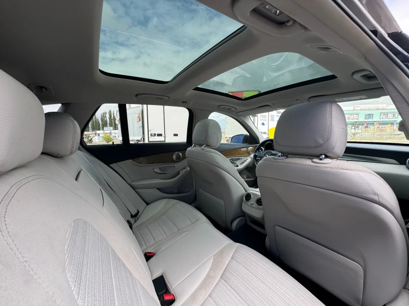Mercedes-Benz C 220 2.2CDI Exclusive/DistronicPlus/Panorama/LED, снимка 14 - Автомобили и джипове - 52205199