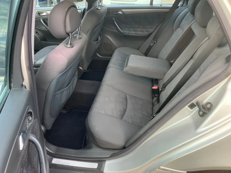 Mercedes-Benz C 220 С220СDI-Avangarde, снимка 11 - Автомобили и джипове - 52180933